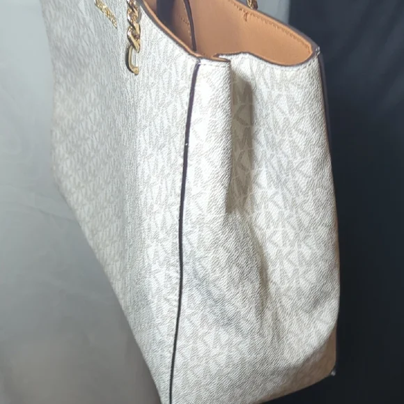 Michael Kors White Monogram Shoulder Bag - Picture 8 of 9